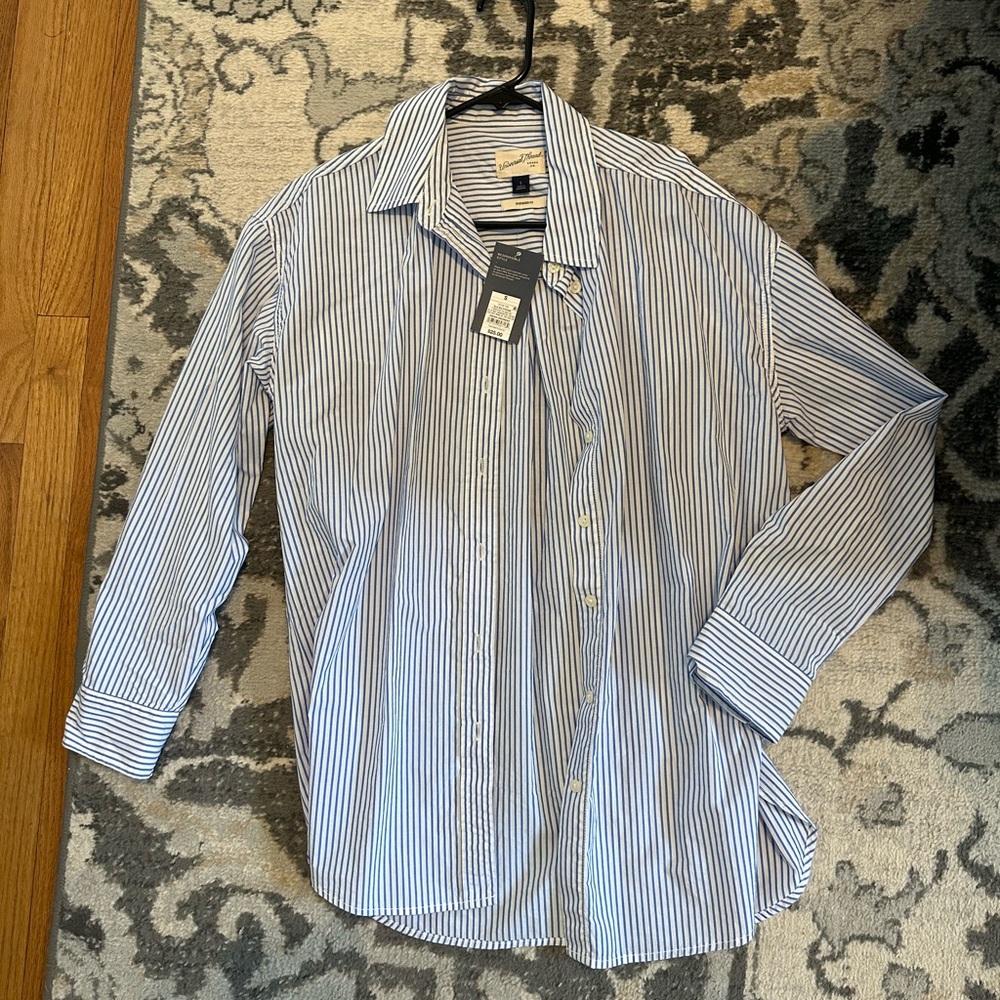 LOOSE FIT BUTTON DOWN